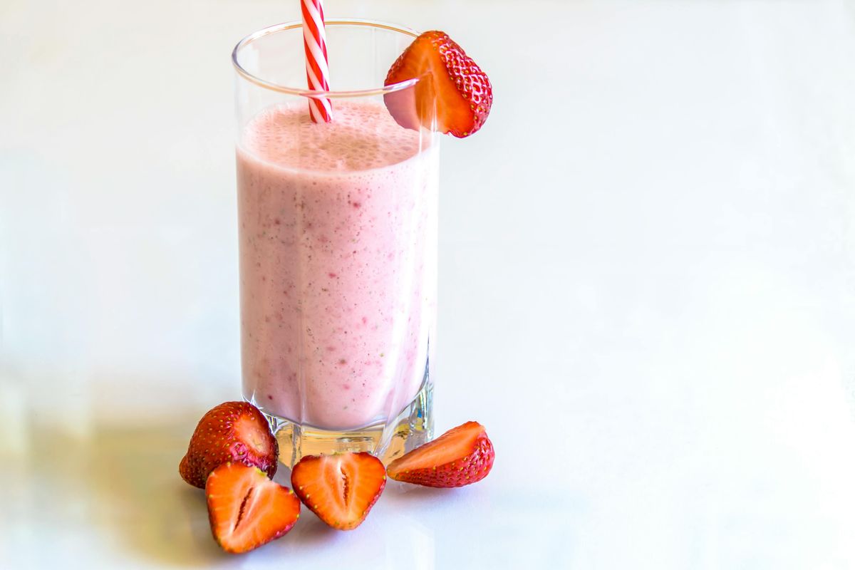 Eiweißpulver dosieren: Protein Shake im Glas