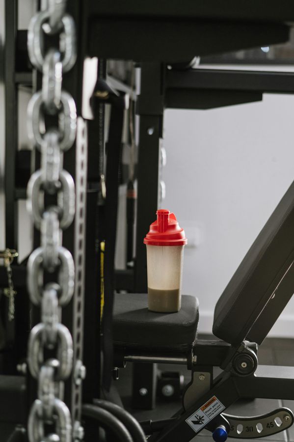 Protein Shake cremig wie im Fitnessstudio, köstlicher Fitnessshake im Glas