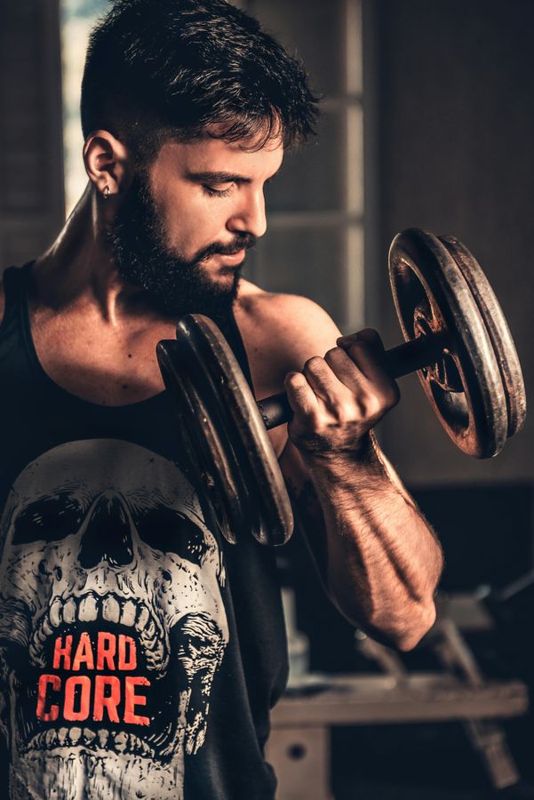 Oberkörpertraining mit Fokus auf welche Muskeln werden beim Bankdrücken trainiert.